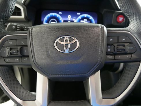 Used 2025 Toyota Tacoma TRD Off-Road w/ TRD Off Road Premium Package AWD/4WD image 25