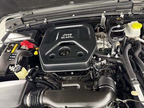 Used 2021 Jeep Wrangler Unlimited Sahara image 34