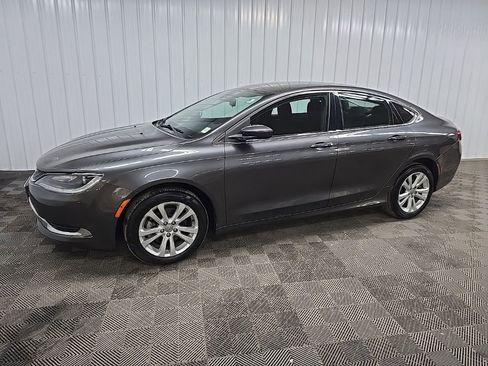 Used 2015 Chrysler 200 Limited w/ Convenience Group image 6