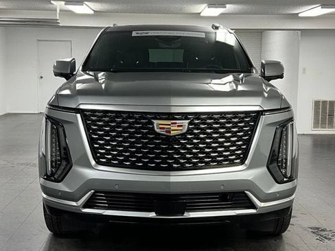 Certified 2026 Cadillac Escalade Luxury AWD/4WD image 8
