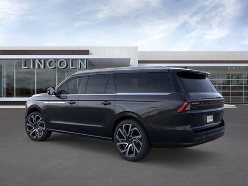 New 2026 Lincoln Navigator L Reserve AWD/4WD image 4