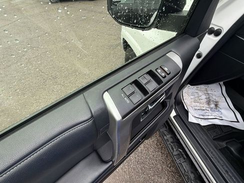 Used 2019 Toyota 4Runner SR5 AWD/4WD image 13