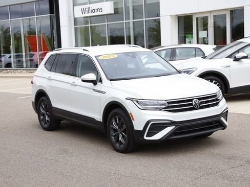 Used 2023 Volkswagen Tiguan SE AWD/4WD image 1