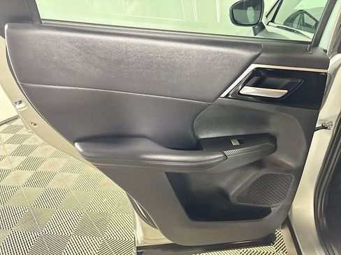 Used 2023 Mitsubishi Outlander SE image 19