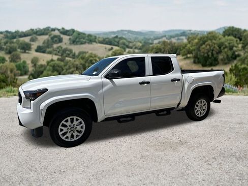 Used 2025 Toyota Tacoma SR AWD/4WD image 4