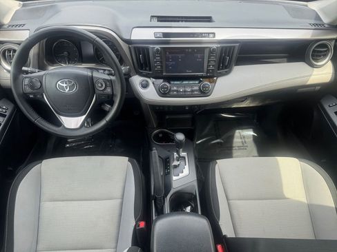 Used 2018 Toyota RAV4 XLE AWD/4WD image 10