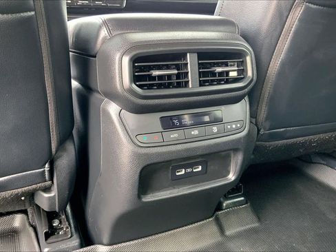 Used 2023 Honda Pilot Touring image 34