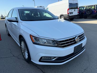 Used 2016 Volkswagen Passat 1.8T SE w/ Lighting Package