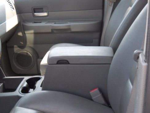 Used 2005 Dodge Durango SLT w/ Family Value Group image 4