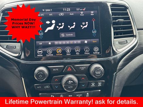 Used 2021 Jeep Grand Cherokee Laredo X AWD/4WD image 11