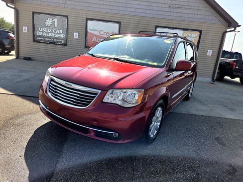 Used 2016 Chrysler Town & Country Touring w/ Driver Convenience Group image 1