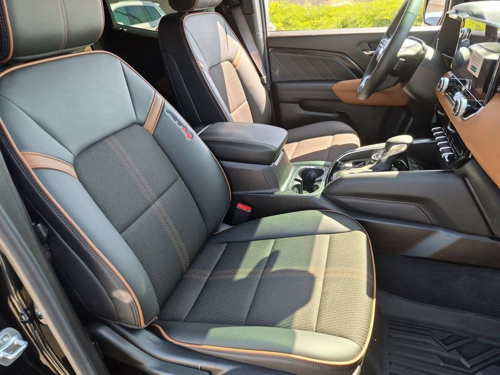 Used 2025 GMC Canyon AT4 AWD/4WD image 20