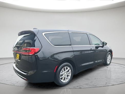 New 2026 Chrysler Pacifica Select FWD image 3