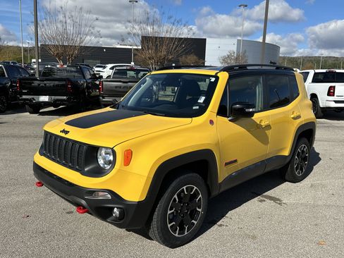 Used 2023 Jeep Renegade Trailhawk image 3