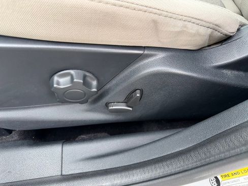 Used 2019 Ford EcoSport SE w/ SE Convenience Package image 12