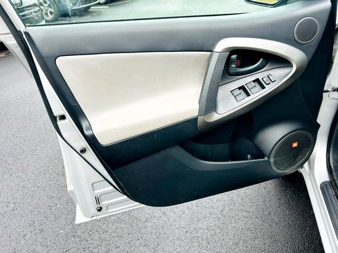 Used 2009 Toyota RAV4 Limited image 17