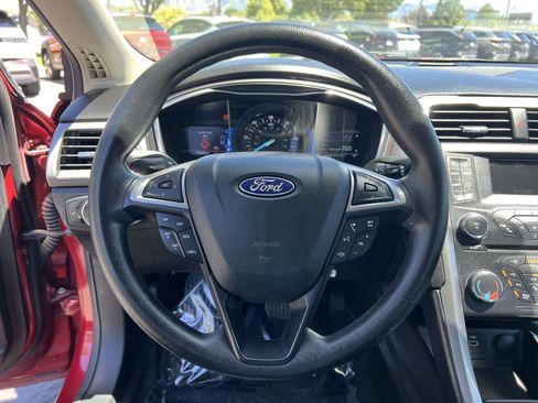 Used 2017 Ford Fusion SE FWD image 34