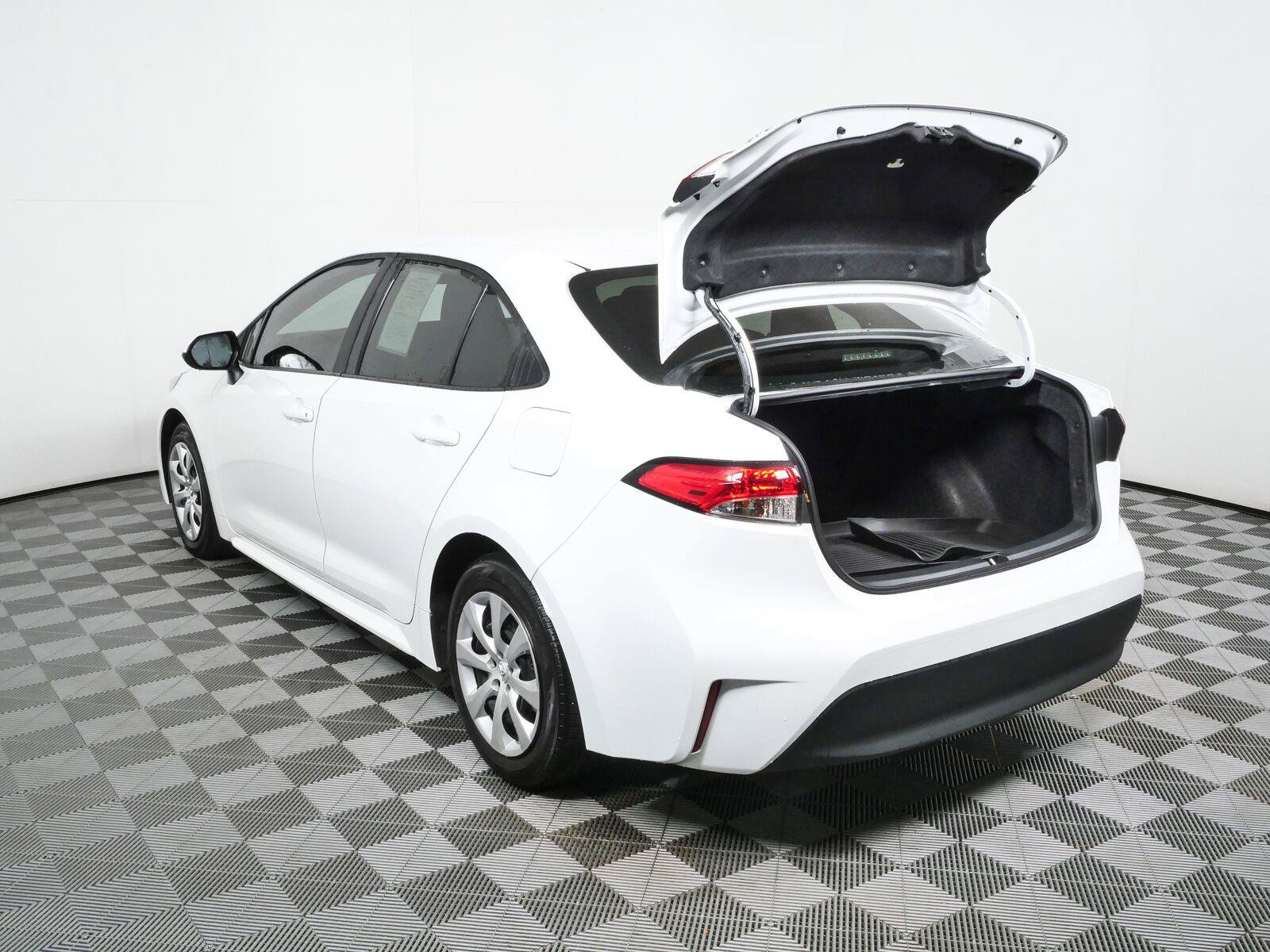 Used 2025 Toyota Corolla LE FWD image 26