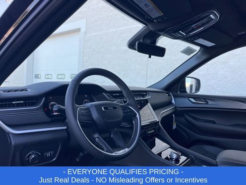 New 2025 Jeep Grand Cherokee L Altitude image 10