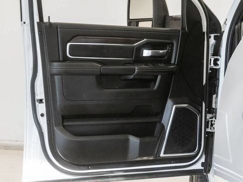 Used 2026 RAM 2500 Laramie AWD/4WD image 8