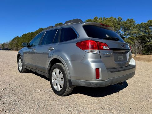 Used 2010 Subaru Outback 2.5i Limited w/ Protection Package 1A image 8