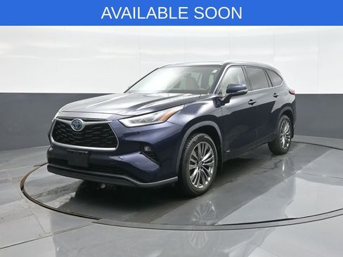 Used 2022 Toyota Highlander Limited AWD/4WD image 3