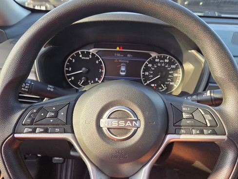 Used 2025 Nissan Altima 2.5 SV FWD image 23