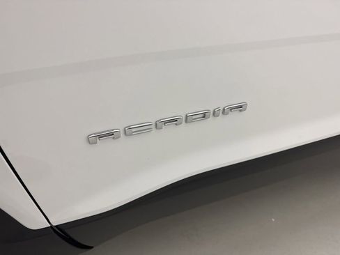 Used 2023 GMC Acadia SLE w/ Driver Convenience Package FWD image 16