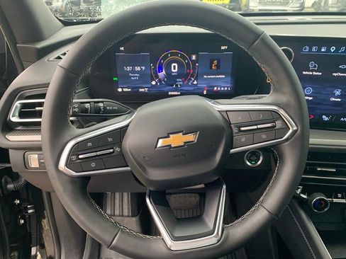 Used 2025 Chevrolet Traverse LT w/ Driver Confidence Package image 22