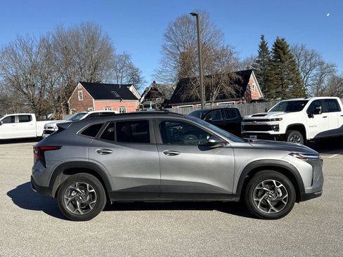 Used 2024 Chevrolet Trax LT w/ Driver Confidence Package image 6