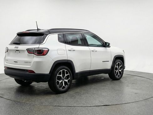 Used 2025 Jeep Compass Limited image 9