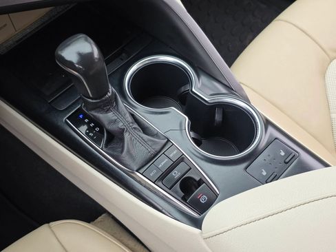 Used 2019 Toyota Camry XLE FWD image 22