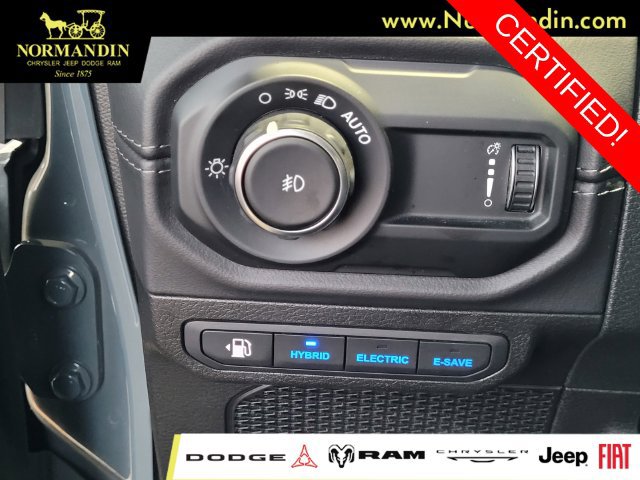Certified 2025 Jeep Wrangler Unlimited Rubicon 4xe w/ Convenience Group AWD/4WD image 14