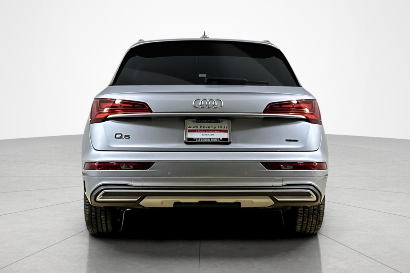 Used 2023 Audi Q5 Prestige w/ Prestige Package AWD/4WD image 4