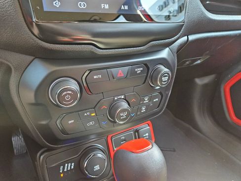 Used 2020 Jeep Renegade Latitude w/ Popular Equipment Group AWD/4WD image 22