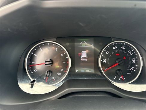 Used 2022 Toyota RAV4 XLE Premium image 15