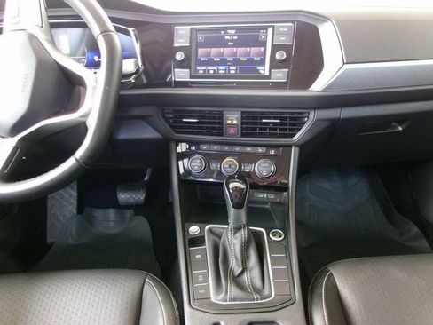 Used 2024 Volkswagen Jetta SE image 15