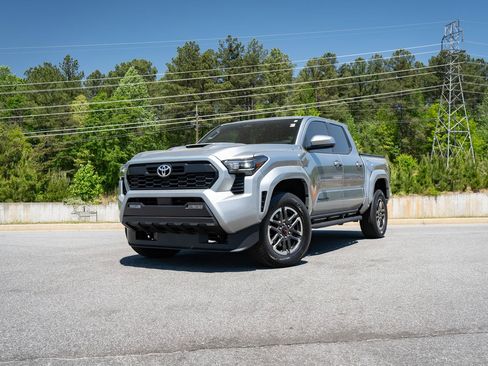 Used 2025 Toyota Tacoma TRD Sport AWD/4WD image 1