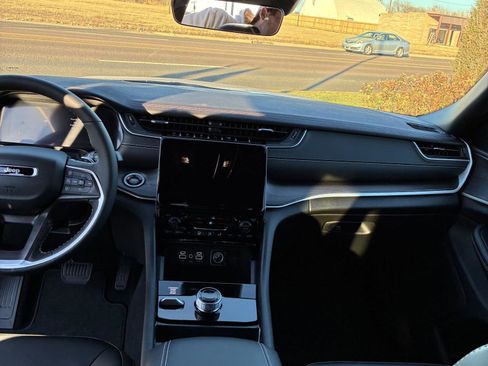 New 2025 Jeep Grand Cherokee L Limited w/ Black Appearance Package image 9