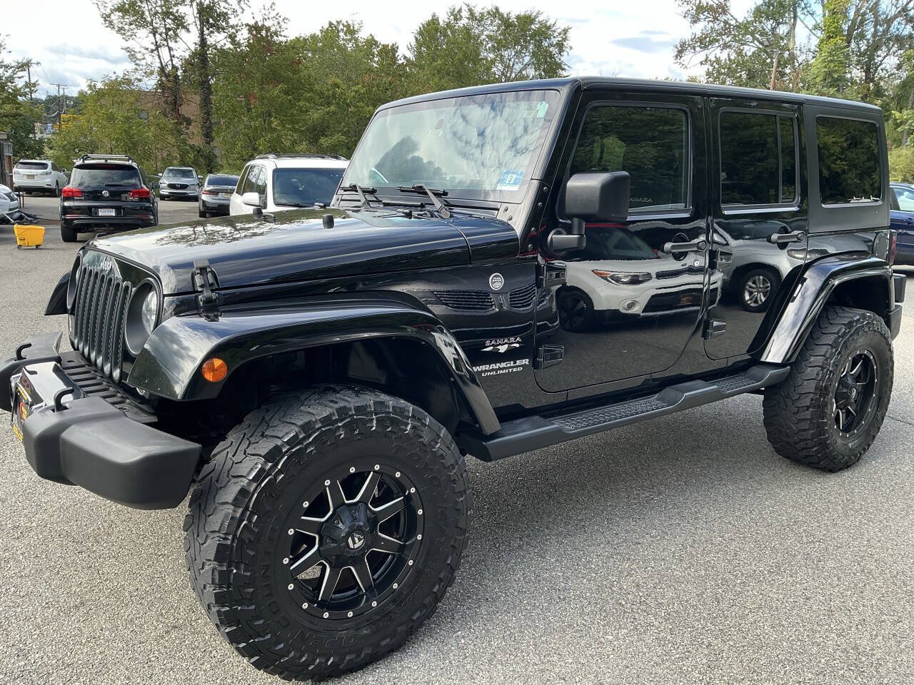 Used 2016 Jeep Wrangler Unlimited Sahara w/ Connectivity Group AWD/4WD image 1