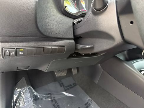 Used 2025 Toyota Corolla LE FWD image 17