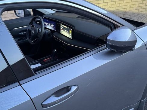 Used 2025 Nissan Kicks SR image 8