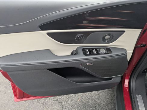 Used 2025 Lincoln Nautilus Premier w/ Equipment Group 102A image 11