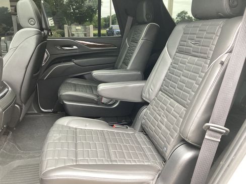 Used 2023 Cadillac Escalade Sport Platinum w/ LPO, ONYX Package AWD/4WD image 16