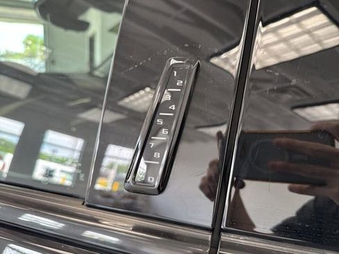 Used 2023 Cadillac Escalade Sport Platinum w/ LPO, ONYX Package AWD/4WD image 21
