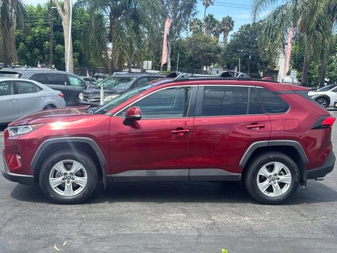 Used 2021 Toyota RAV4 XLE FWD image 2