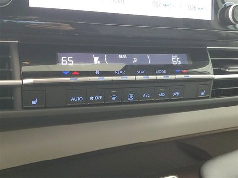 Certified 2023 Toyota Sienna XLE image 30