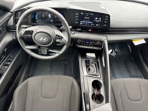 Used 2025 Hyundai Elantra Sport image 22
