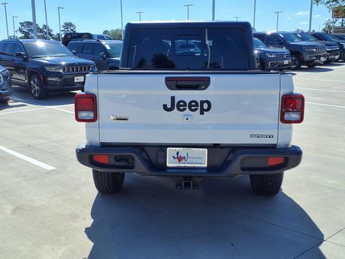 Used 2021 Jeep Gladiator Sport AWD/4WD image 7