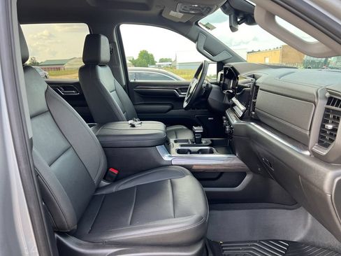 Used 2024 Chevrolet Silverado 1500 LTZ AWD/4WD image 36